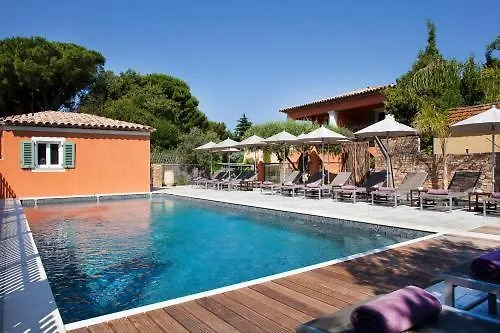 Le Mouillage מלון 4*