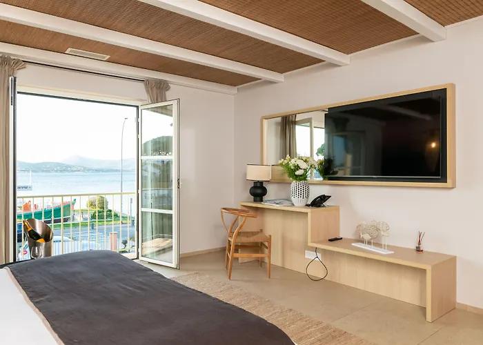 Le Mouillage מלון 4*